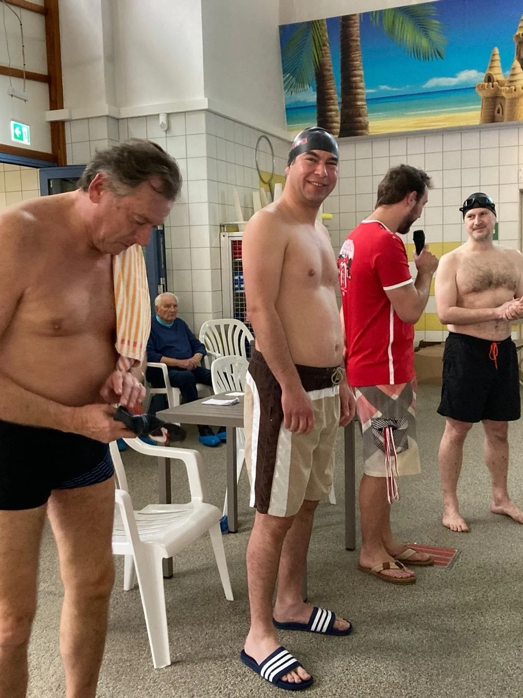 @tsv1862e.v.neuburg feiert 50-j&auml;hriges Adventsschwimmen in Neuburg im vollgepackten Parkbad und hatte die OB-Kandidaten und den amtierenden OB (der uns sauber davon geschwommen ist!) f&uuml;r harmlose 25m eingeladen. Danke f&uuml;r Euren Einsatz