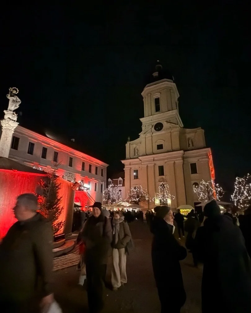 Besuchsempfehlung zu den sch&ouml;nen Christkindlm&auml;rkten in der Altstadt - Aber nur kurz, weil beim Familienbesuch gibt&rsquo;s Drehverbot :) auf ins Schloss, zum @br&uuml;ckenkollektiv und auf den Karlsplatz!