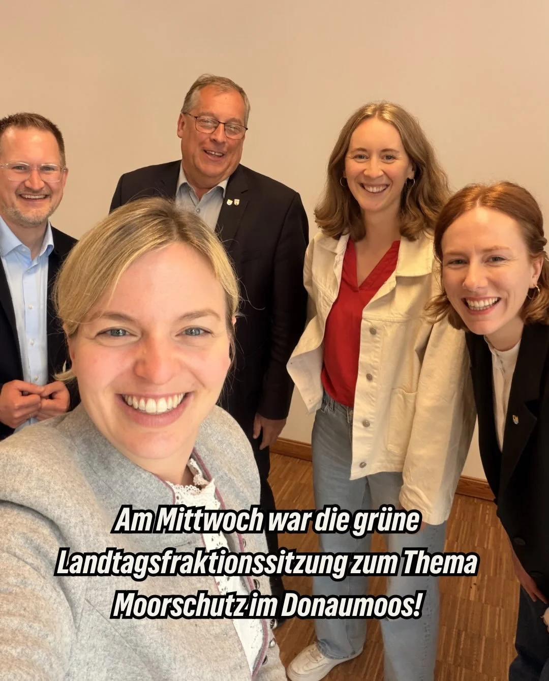 Diese Woche war die gr&uuml;ne Landtagsfraktion zu Gast im Haus im Moos, um sich &uuml;ber den aktuellen Stand der Bem&uuml;hungen zur Rettung des Donaumooses zu informieren. Dabei wurden auch mehrere Antr&auml;ge beschlossen, die den Moor- und Klima