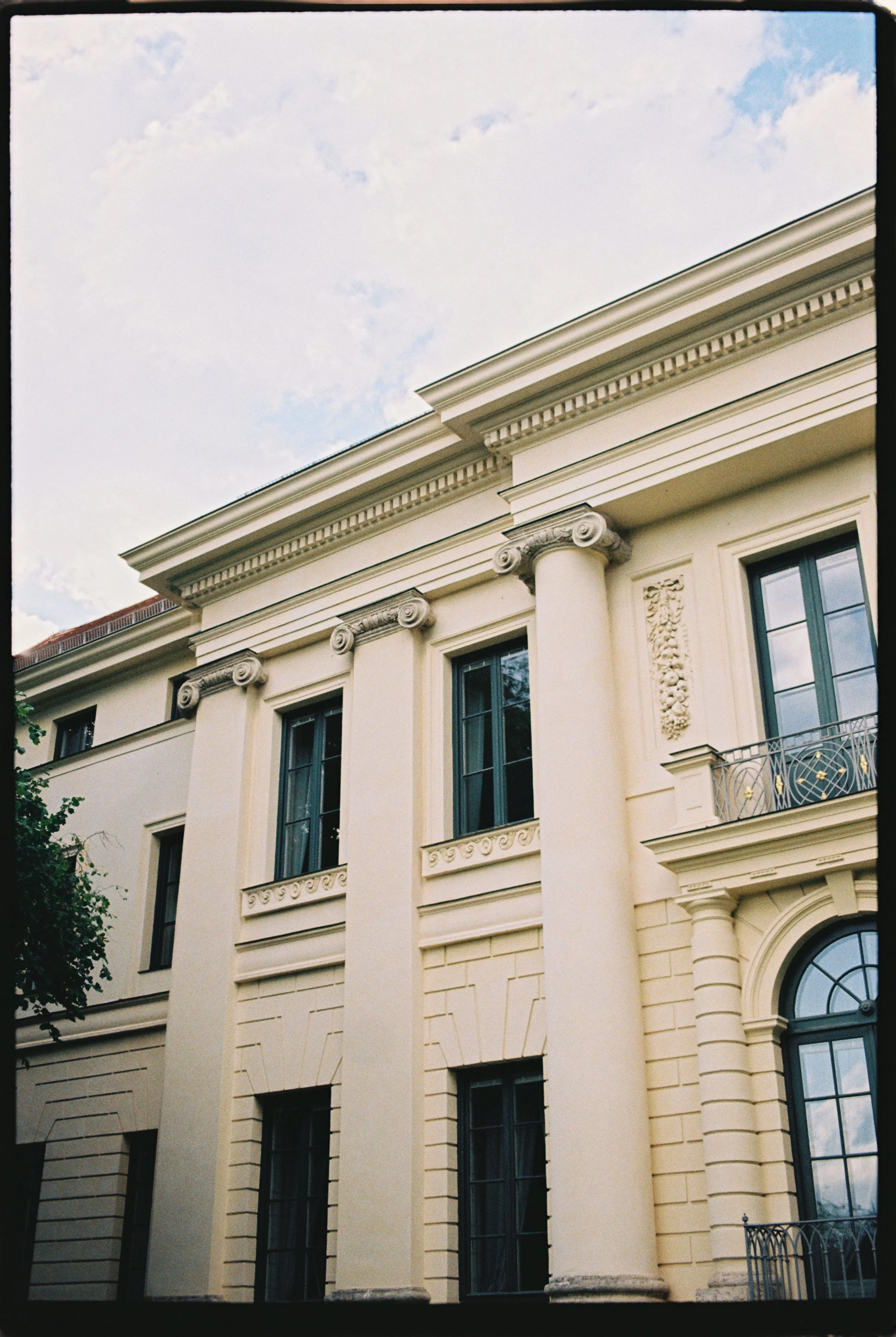 R1-00155-003A.JPG