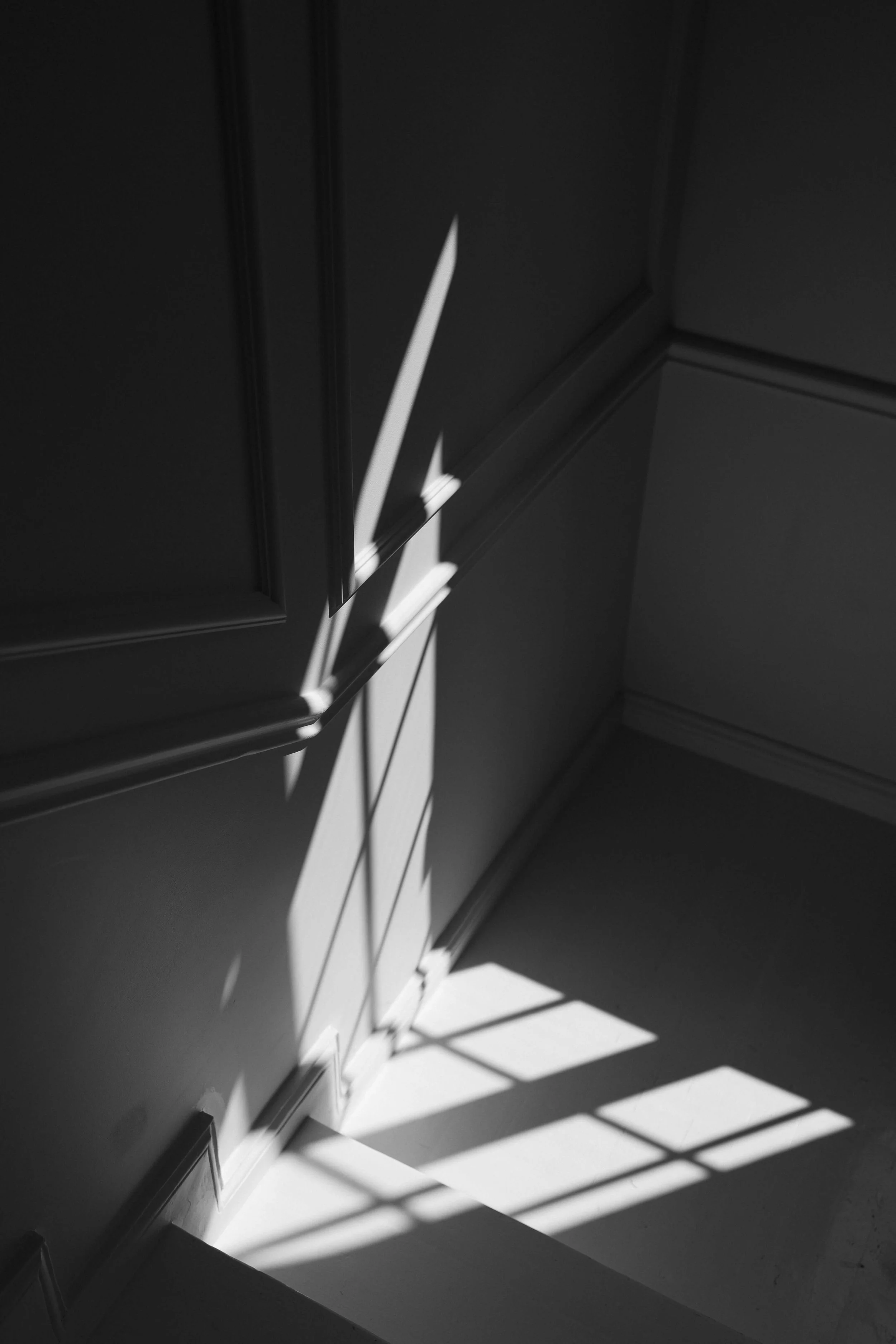 lichtspiel-treppe-fensterrahmen.jpg