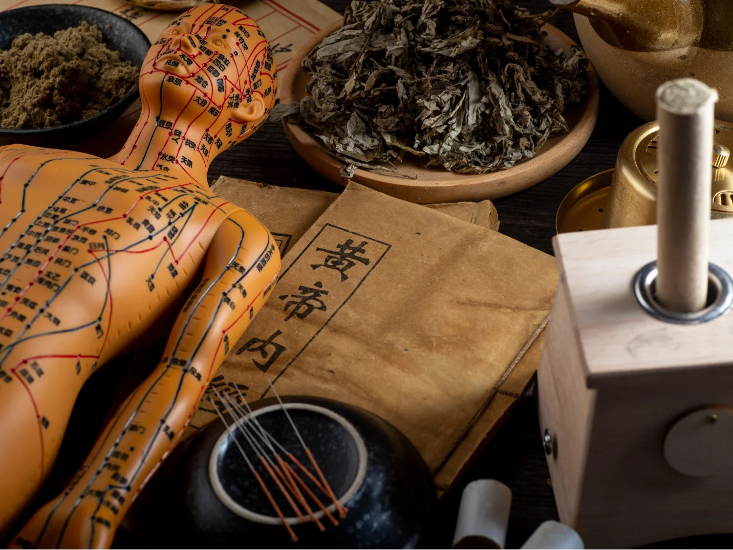 TCM Akupunktur und Moxa.webp