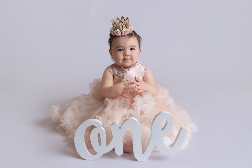 One-year milestone cake smash photography session celebrating a baby’s first birthday in New Jersey