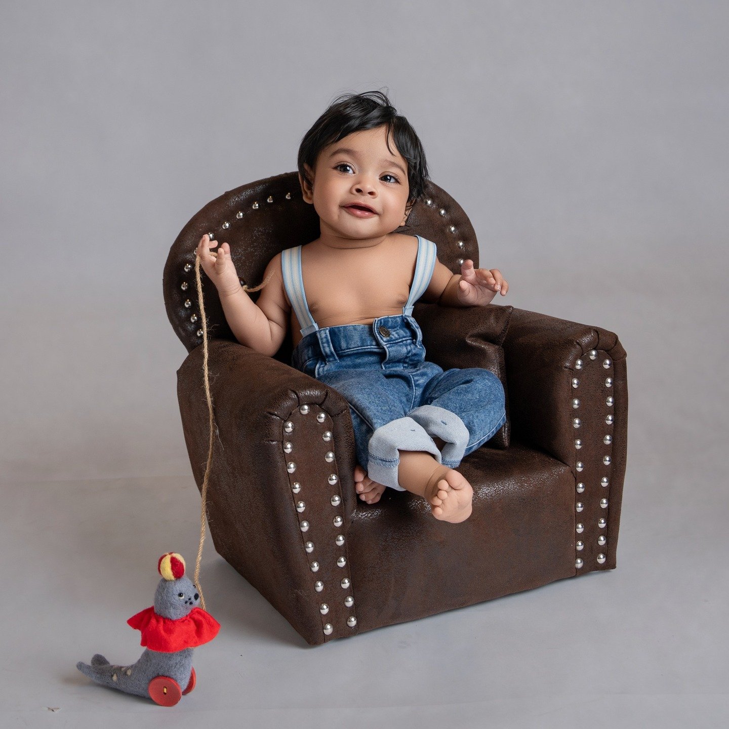 When you book your newborn session now,
you&rsquo;ll receive a COMPLIMENTARY sitter session (baby-only, in studio) once your little one is sitting independently 💛
Because one milestone is never enough&hellip;#newbornphotographynj #njnewbornphotograp