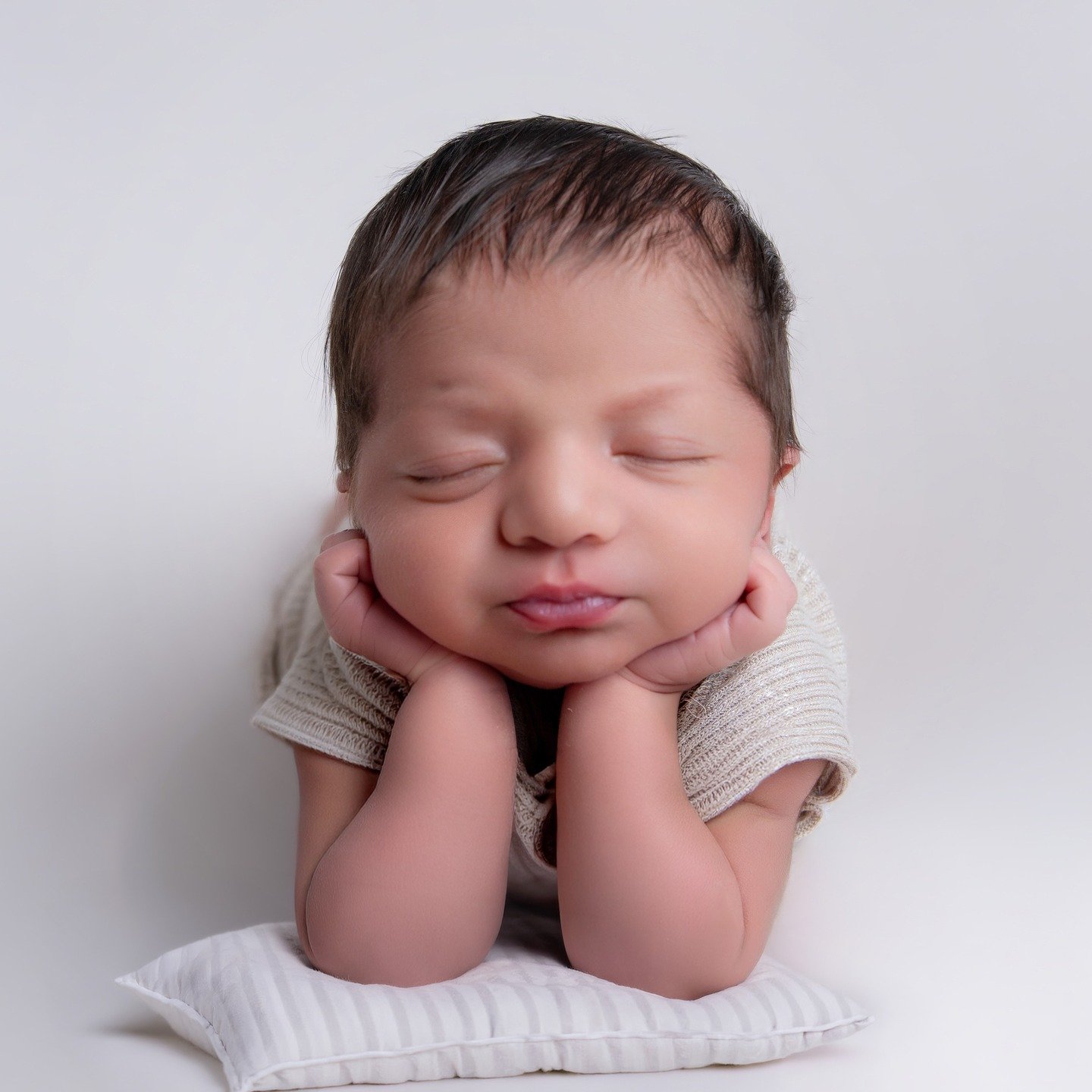 Newborn sessions are all about capturing your baby exactly as they are in those first precious weeks &mdash; before everything changes.
✨ Limited spots remaining from now through the end of summer ✨
I only take a small number of newborns each month t