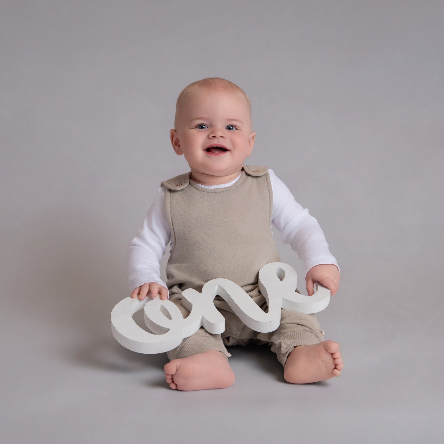 This moment will never come again 🤍
Not the first birthday.
Not the first time they touch cake.
Not the way they look at you at just one year old.
One year of sleepless nights, tiny hands, first smiles, and so much love&hellip;
It all leads to this 