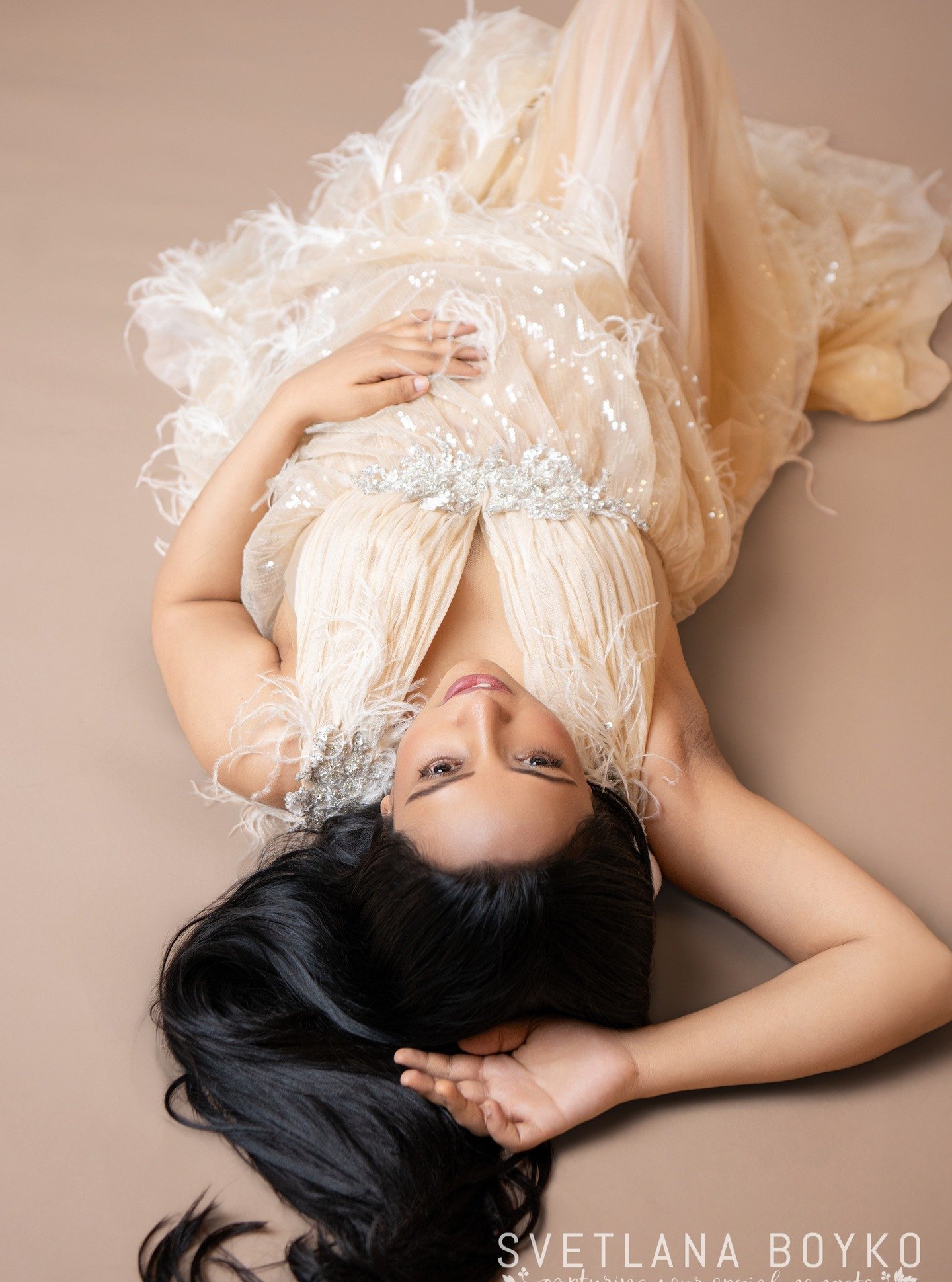 ✨ Your maternity journey deserves to be captured ✨
This is such a special, powerful moment &mdash; one that passes faster than you think.
Every session is fully guided, and you&rsquo;ll have access to my client closet with stunning, hand-selected dre