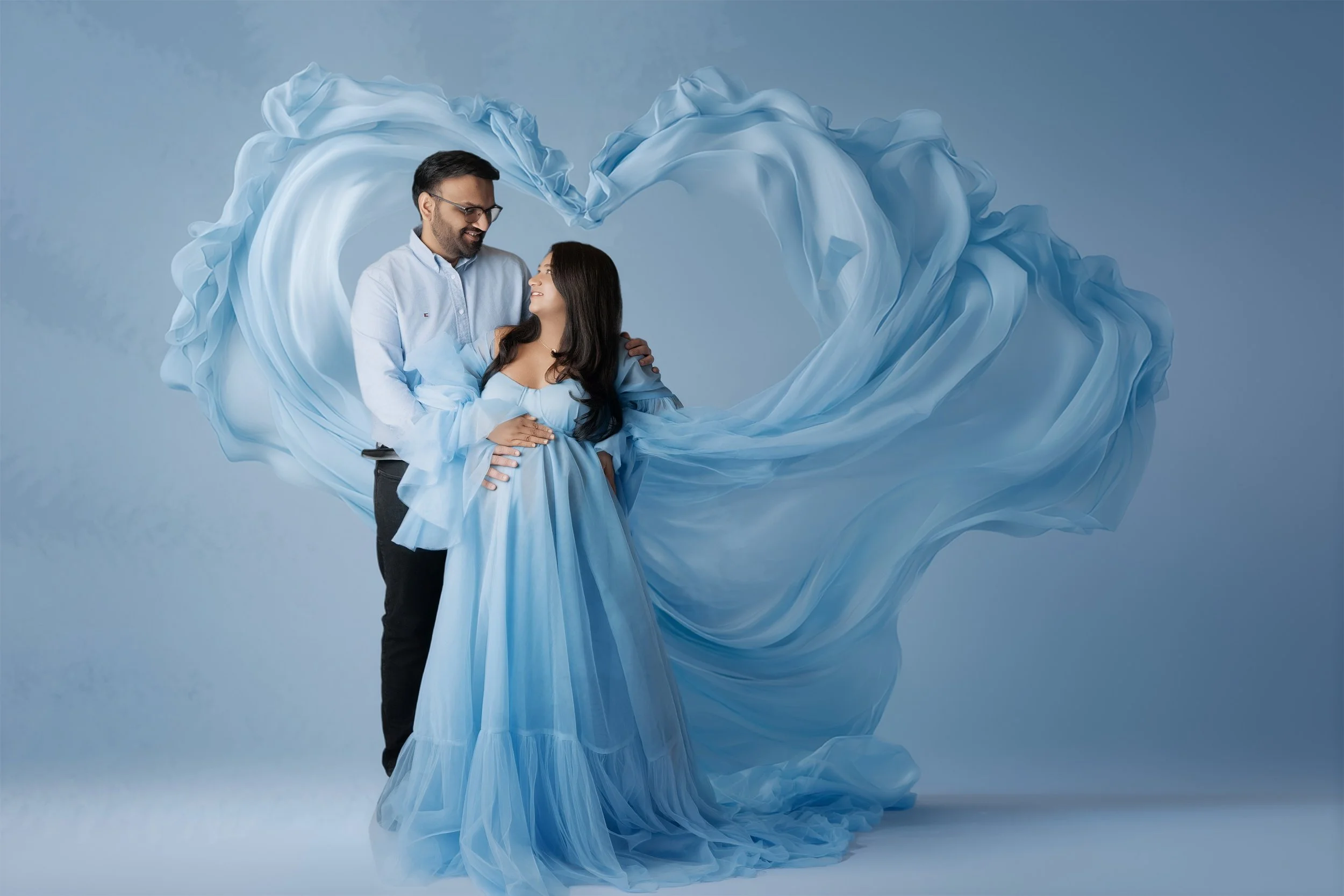 ✨ Maternity sessions at their best ✨
Studio sessions offer controlled lighting, privacy, and a comfortable environment &mdash; everything designed with moms in mind 🤍
With access to my client closet, you don&rsquo;t have to worry about what to wear 
