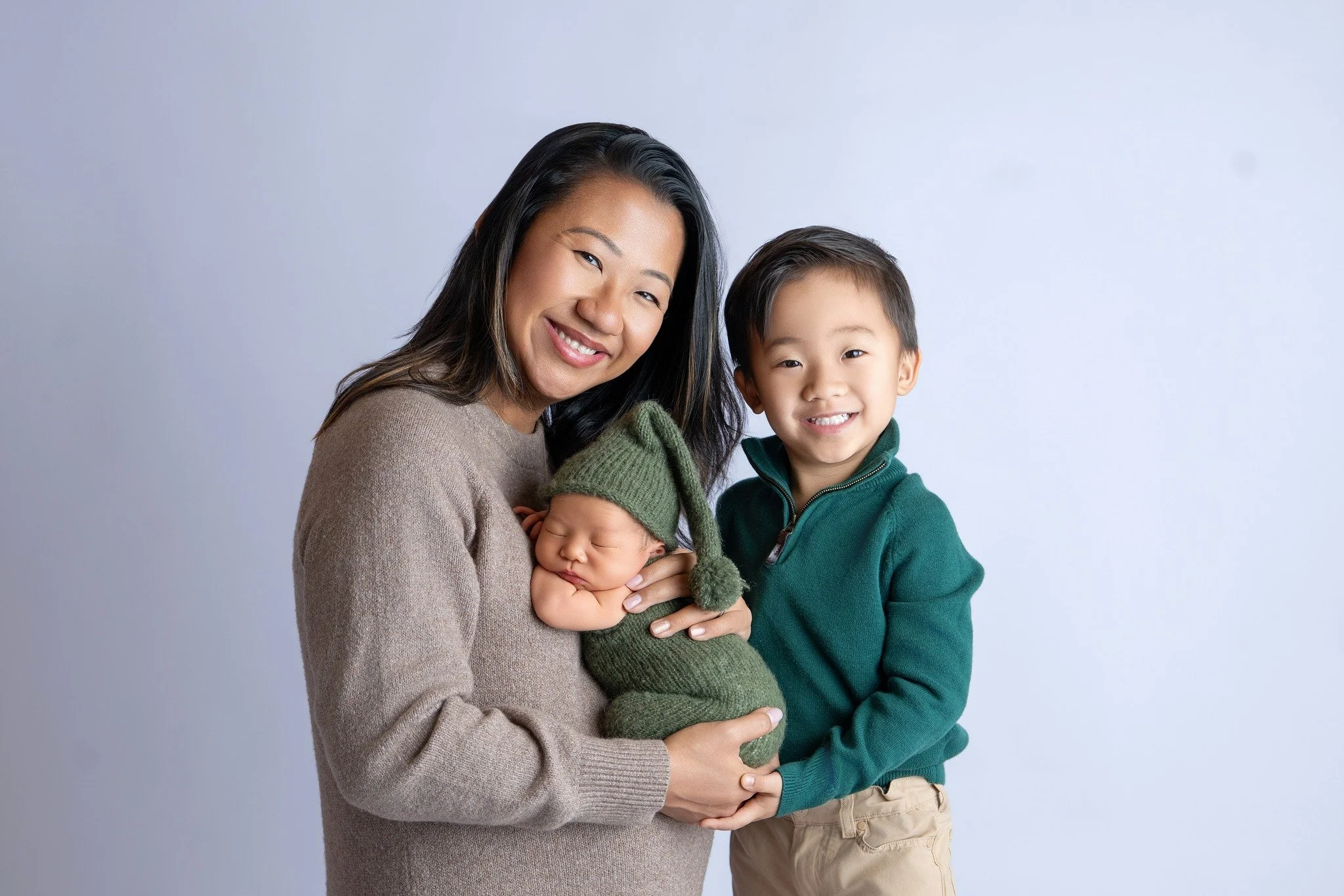 Newborn sessions aren&rsquo;t rushed.
They take patience&hellip;
time&hellip;
and a lot of love 🤍
Because your baby deserves it ✨

#newbornsessionnj #njphotographer #mercercountynj #njparents #njfamilyphotographer