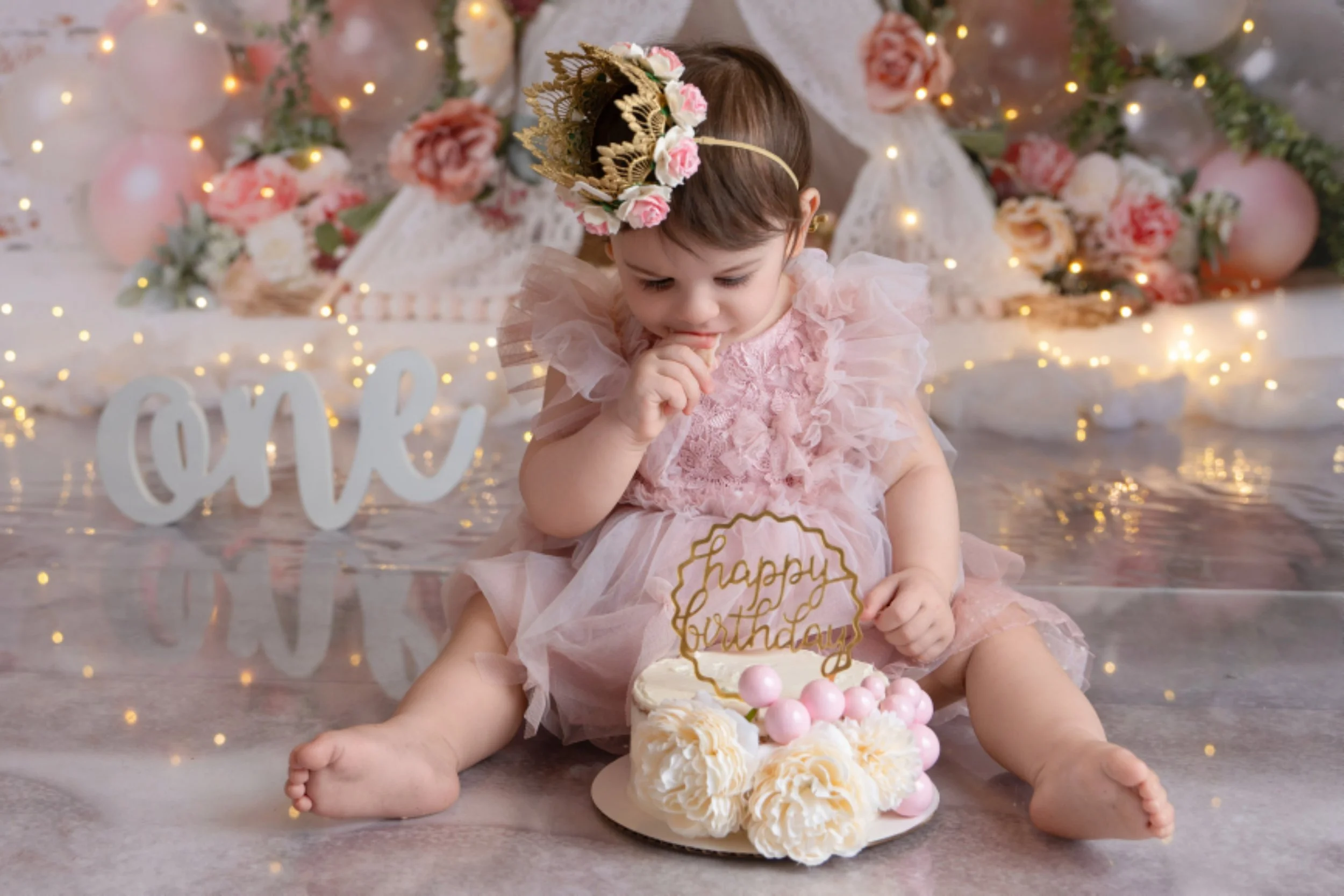 One year old baby cake smash moment Mercer County NJ photography studio