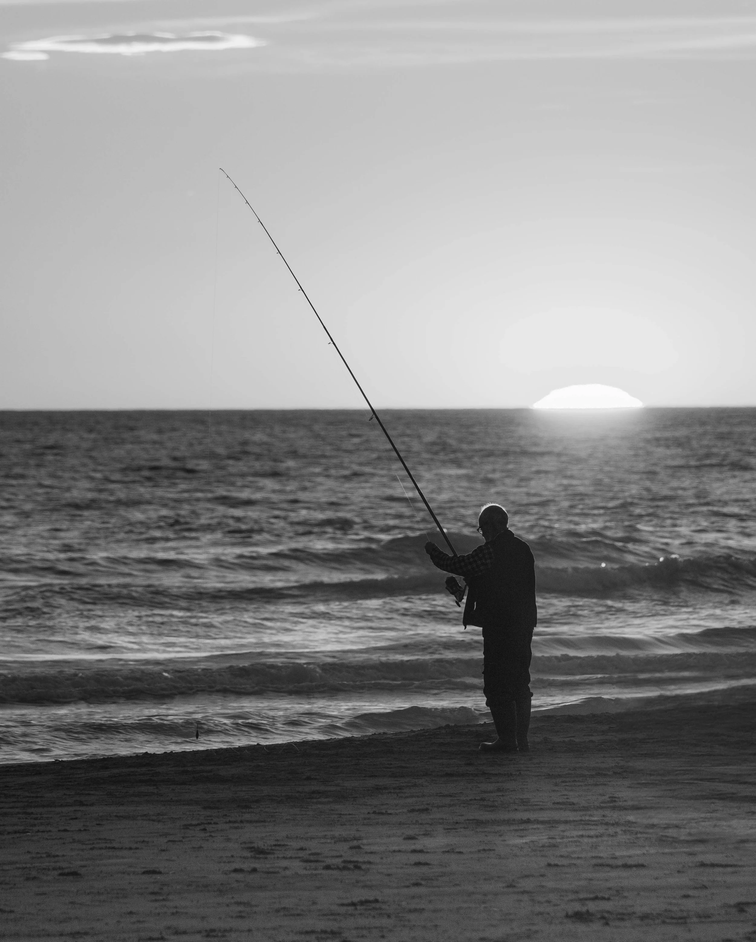 José. Un pescador que todas las mañanas veía en mi pueblo pescando. Cuando yo salía de casa el volvía después de estar toda la noche en la playa.