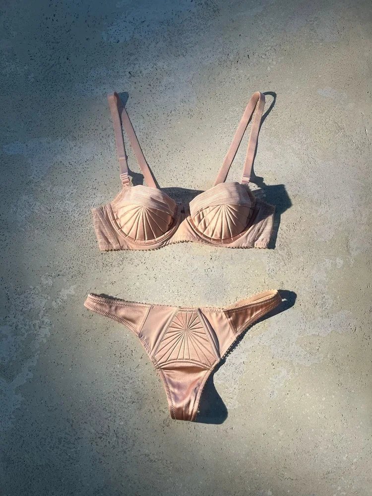 Jean Paul Gaultier for La Perla Sculptural Lingerie | Fashion Research Archive London
Jean Paul Gaultier for La Perla lingerie set featuring architectural stitched cups and geometric panel construction.
An archival Jean Paul Gaultier for La Perla lin