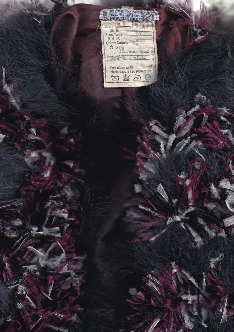 Givenchy maribou Feather Surface Construction jacket.
Detail of a couture Givenchy feather garment revealing layered feather application, tonal texture and couture surface construction through intricate hand finishing.
Surface treatment becomes struc