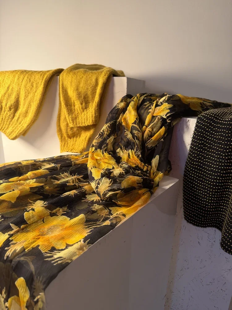 1970s Galanos Printed floral dress| 18.01LONDON Fashion Archive

Vintage 1970s silk fabric featuring bold yellow floral motifs on a black background.

A vibrant 1970s printed silk textile exploring expressive florals, fluid movement and vintage colou