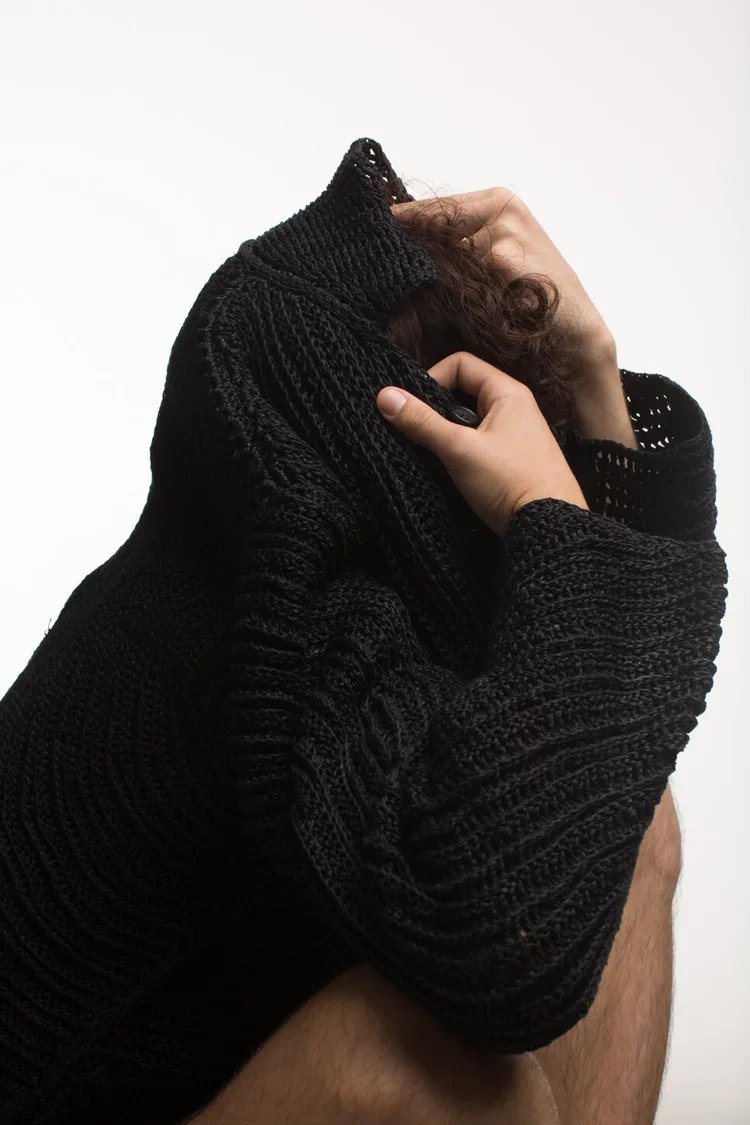 Oversized Knit Silhouette from Issey Miyake 
Heavy-gauge knitted garment exploring oversized scale, tactile texture and enveloping form through expressive stitch construction.
Large-scale knit structures create comfort, protection and sculptural pres