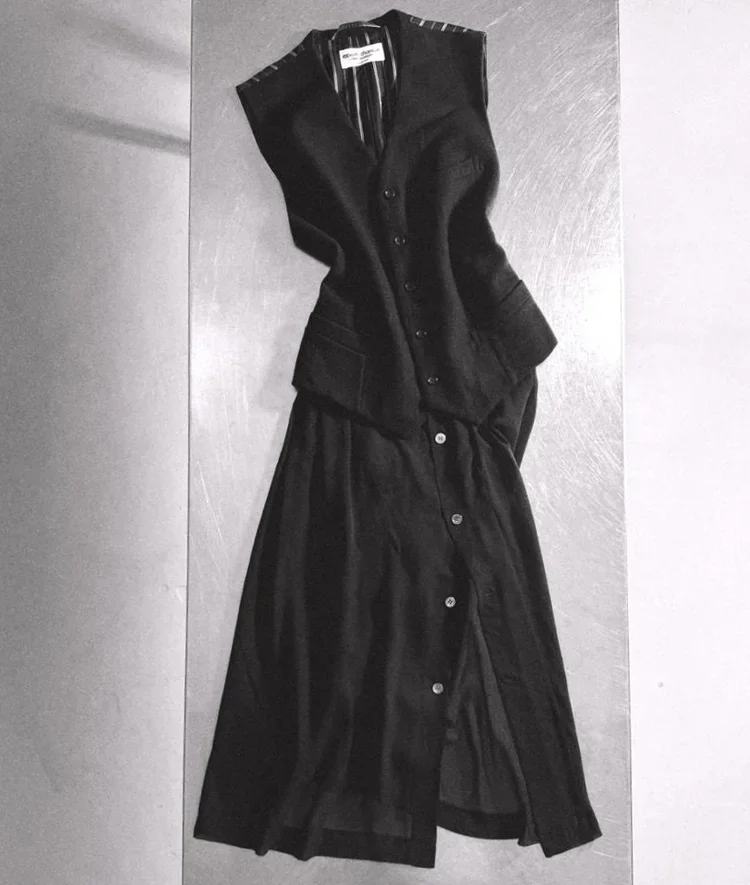 SEO Title
Comme des Garçons Japanese Waistcoat | 18.01LONDON Archive

Comme des Garçons black waistcoat combining tailored suiting with asymmetric shirt construction.

Experimental Comme des Garçons tailoring combining traditional suiting with decons