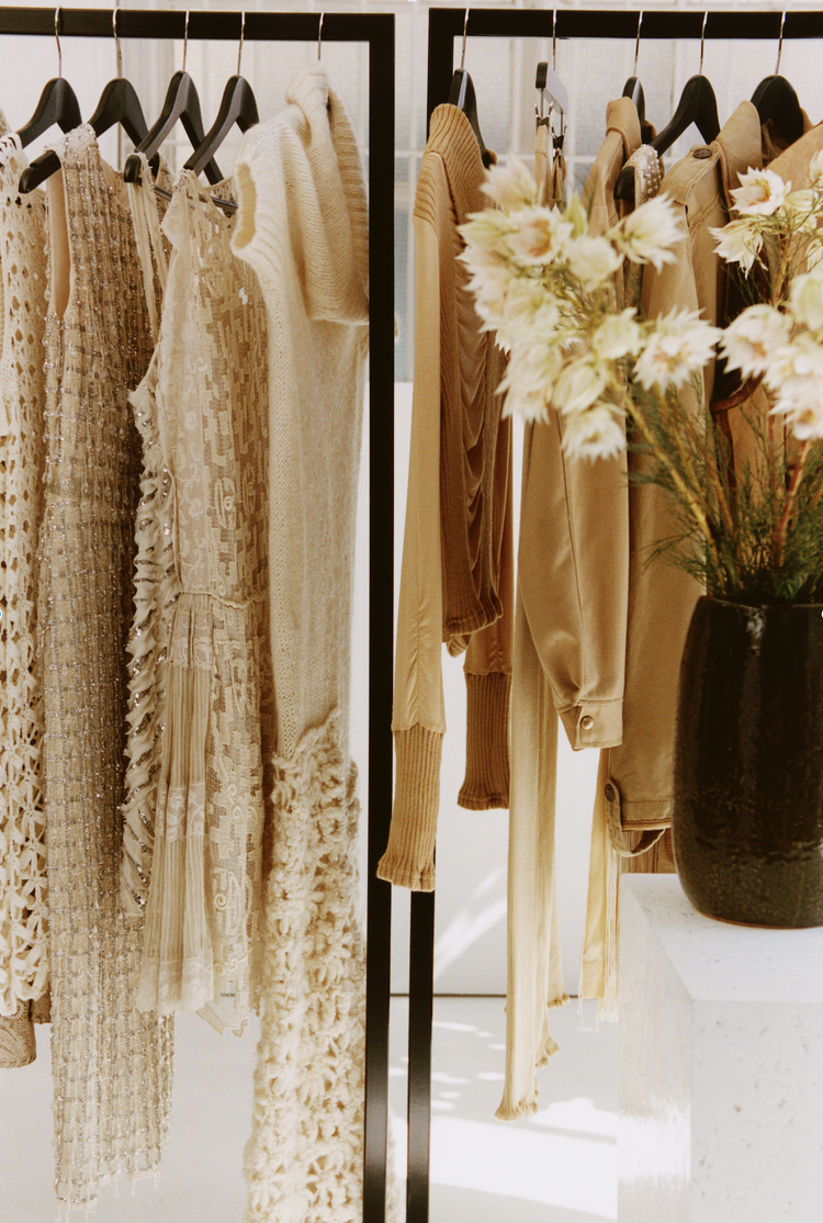 Design inspiration Womenswear Research Appointment | 18.01LONDON

Curated womenswear archive displayed for a luxury fashion research appointment.

An appointment view of the 18.01LONDON archive featuring luxury womenswear arranged by colour and fabri