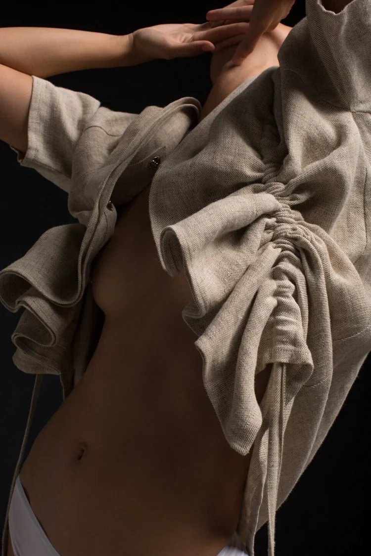 Gathered Linen Construction on this Yohji Yamamoto Gathered Jacket.
Directional Draped Form
Asymmetric draped garment balancing soft folds, gathered volume and sculptural proportion through controlled fabric manipulation
The silhouette is defined by 