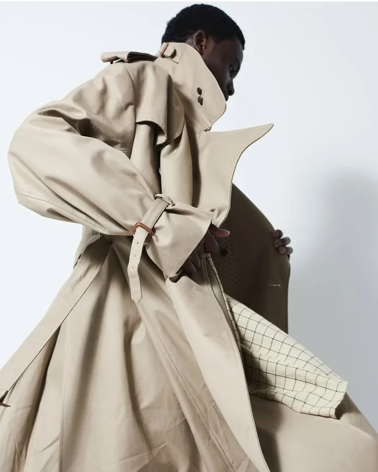 Sculptural Beige Trench Coat
Oversized beige trench coat showcasing sculptural tailoring, exaggerated proportions and luxury outerwear construction.
Contemporary trench coat reference highlighting tailoring, volume and garment engineering for luxury 