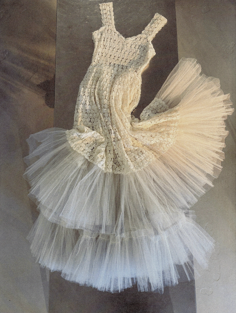 1950s Lace & Tulle Couture Gown | 18.01LONDON Archive

1950s couture gown combining lace bodice with dramatic sculptural tulle skirt.

A rare 1950s couture gown combining lace, tulle and sculptural silhouette with exceptional craftsmanship.
| 18.01LO