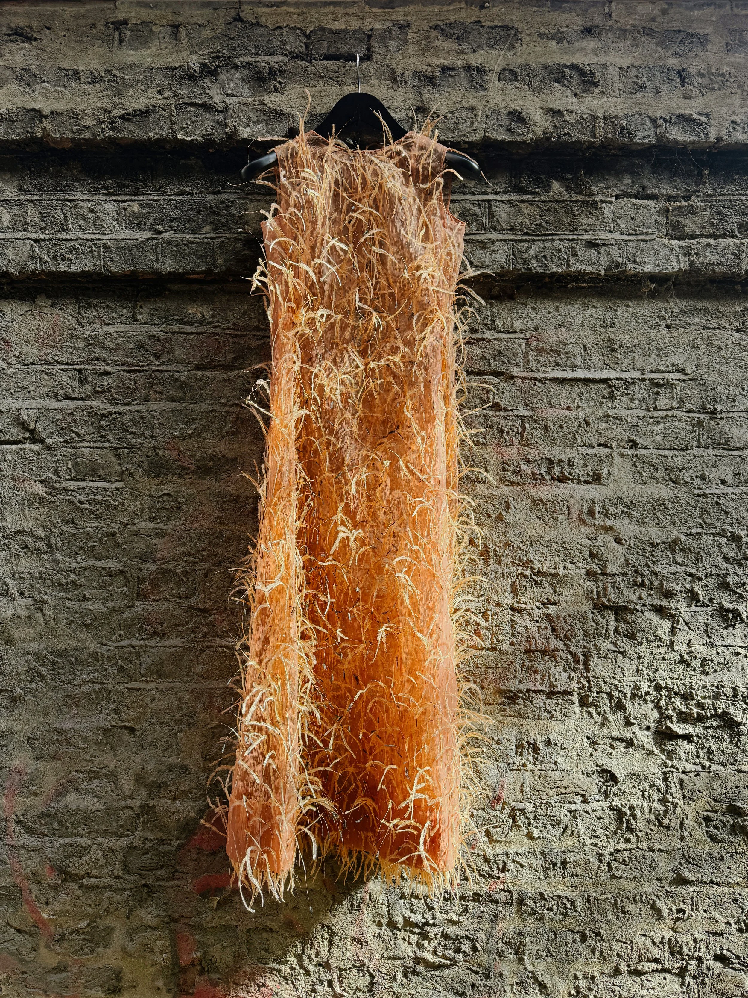 Balenciaga 1967 Couture Feather Gown
Rare 1967 Balenciaga couture feather gown featuring delicate peach organza embellished with feather-like textile embroidery, preserved within the 18.01LONDON fashion archive.

Exceptional Balenciaga 1967 couture r
