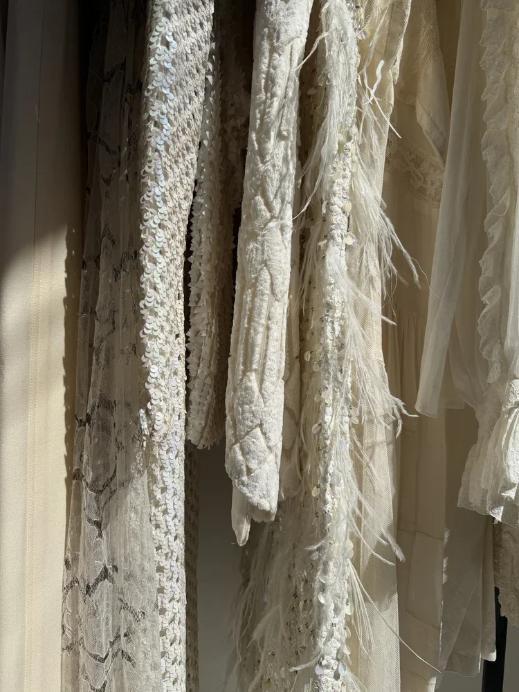 White Feathers, Sequins & Dévoré Textile Study
Close-up of embellished white textiles | 18.01LONDON Fashion Archive featuring sequins, feathers, lace and dévoré fabrics from the 18.01LONDON archive.
Luxury textile references showcasing couture embell