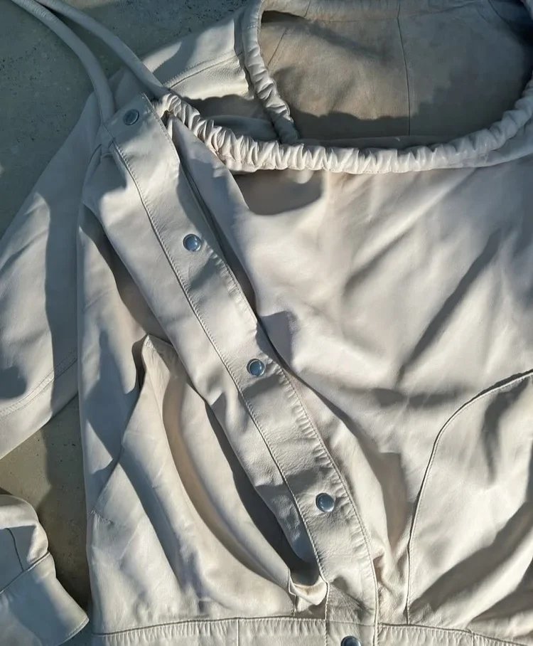 Maison Margiela Reversible Leather Suede Jacket | 18.01LONDON Archive

Maison Margiela reversible leather and suede drawstring jacket showcasing minimalist construction.

Maison Margiela reversible jacket exploring leather craftsmanship, suede constr
