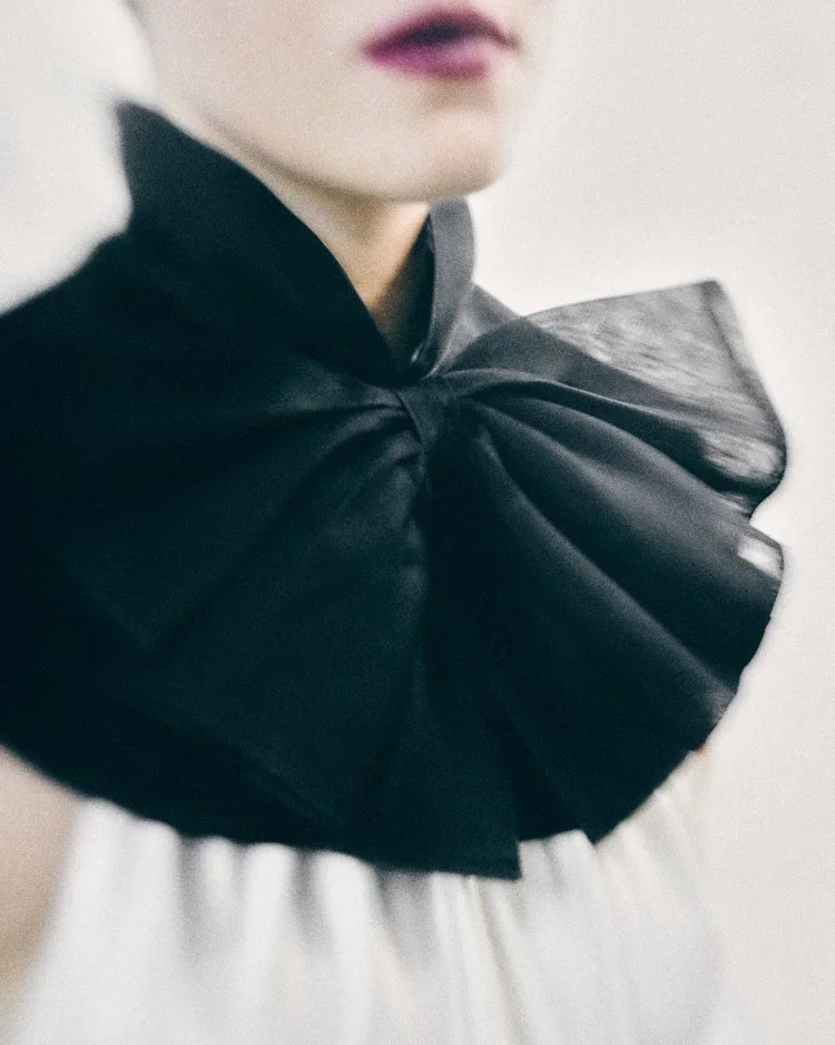 
Organza Collar & 1930s Dress | 18.01LONDON Fashion Archive

Sculptural black organza collar styled over a delicate 1930s silk dress highlighting couture volume and transparency.

An archival study pairing a sculptural organza collar with a 1930s sil