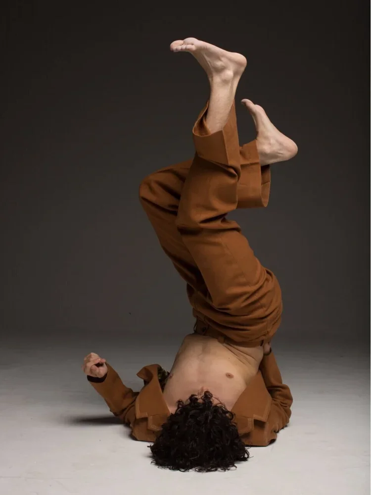 Tailoring in Motion
1970s mens tailoring from the collection at 18.01london
Tailored separates captured in motion, emphasising relaxed proportion, fluid balance and the interaction between garment and body.
Movement exposes the true behaviour of clot