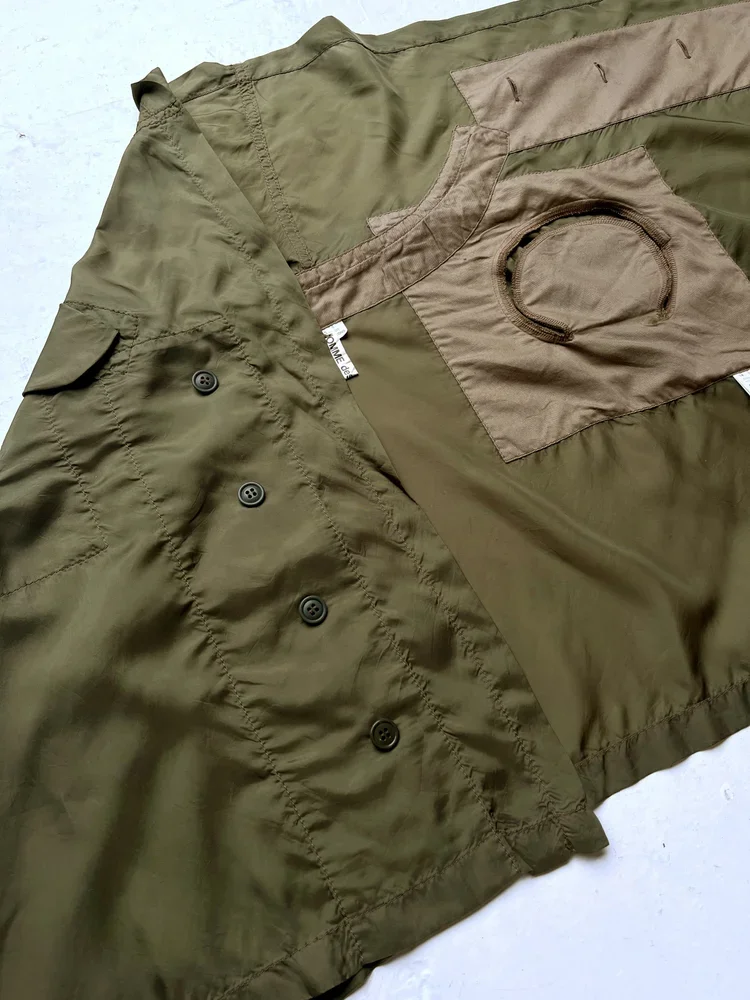 Military Nylon Construction Detail
Close-up of olive military outerwear revealing internal construction, finishing and technical garment engineering.
Technical military outerwear reference showcasing construction techniques, pattern cutting and funct