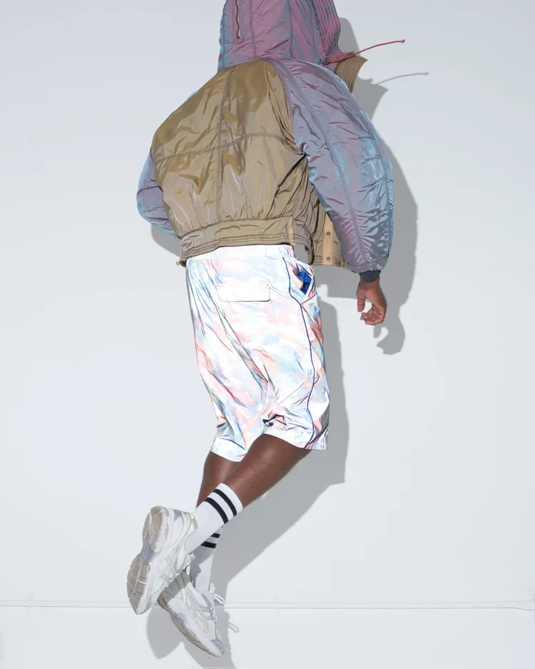 Vintage Armani Technical Sportswear | 18.01LONDON Fashion Archive

Vintage Armani bomber jacket styled with reflective technical shorts.

Rare Armani technical sportswear exploring reflective textiles, oversized silhouettes and innovative menswear de