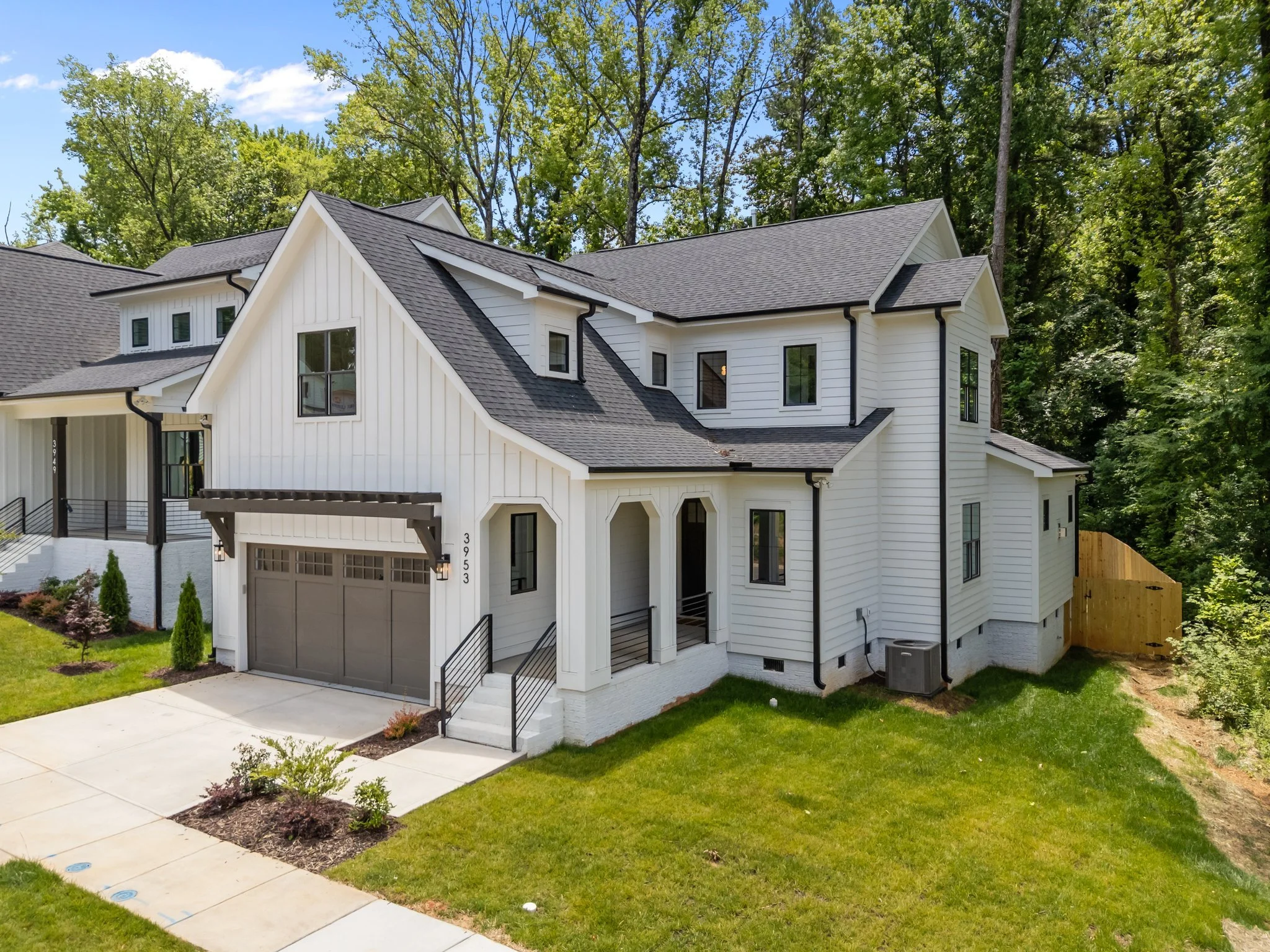 2-web-or-mls-3953 Plainview Rd EX  001.jpg