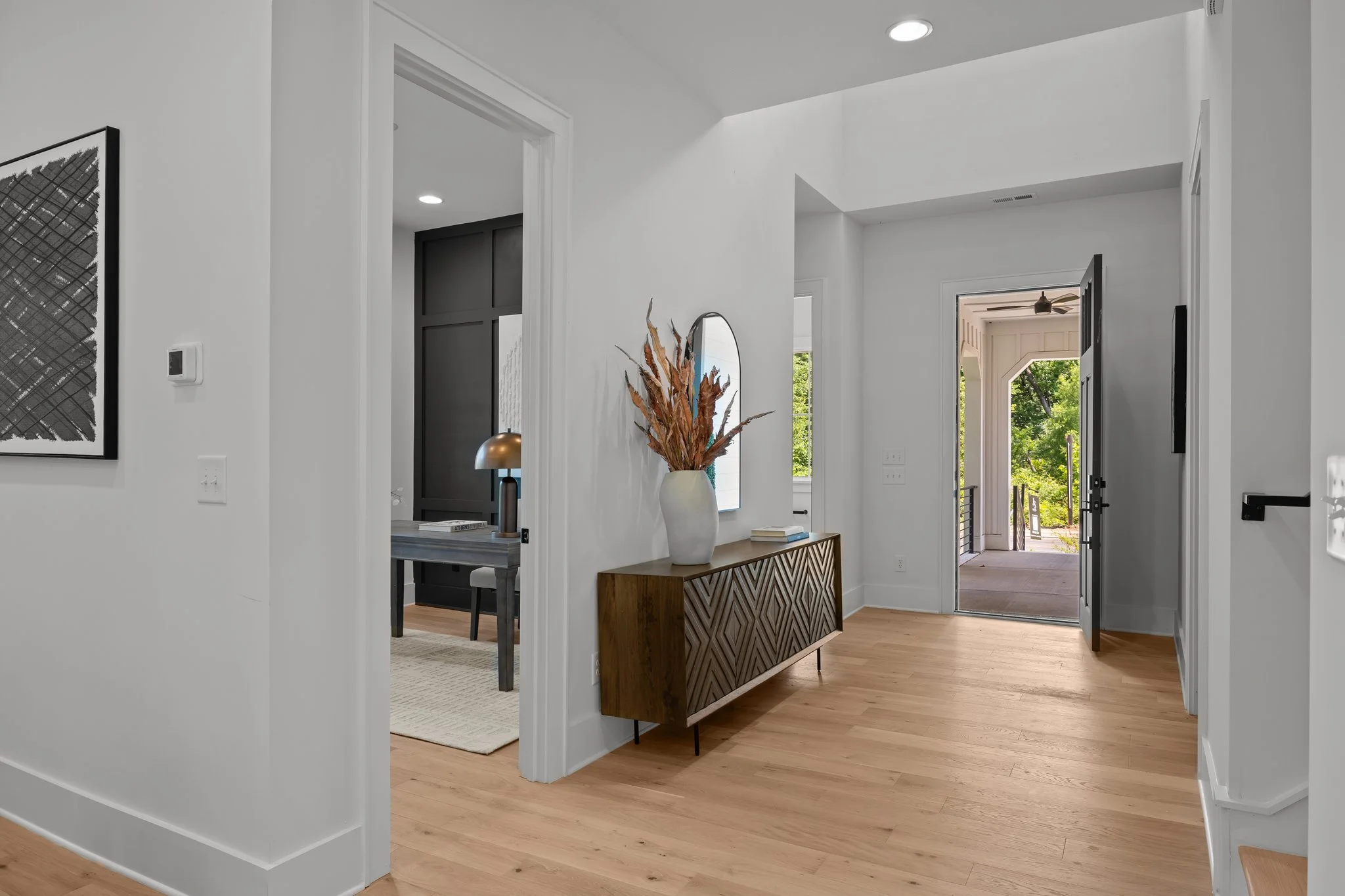 22-web-or-mls-3953 Plainview Rd HDR  006.jpg