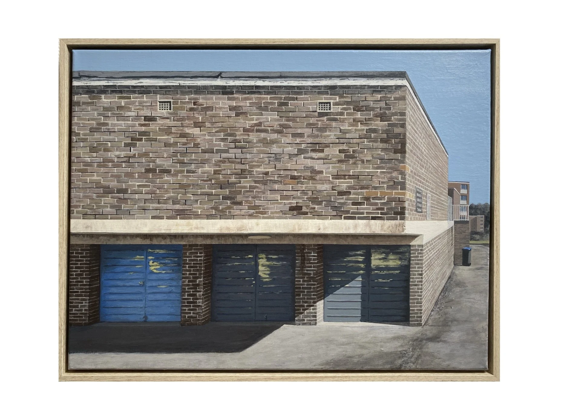 Garages with Wheelie Bin