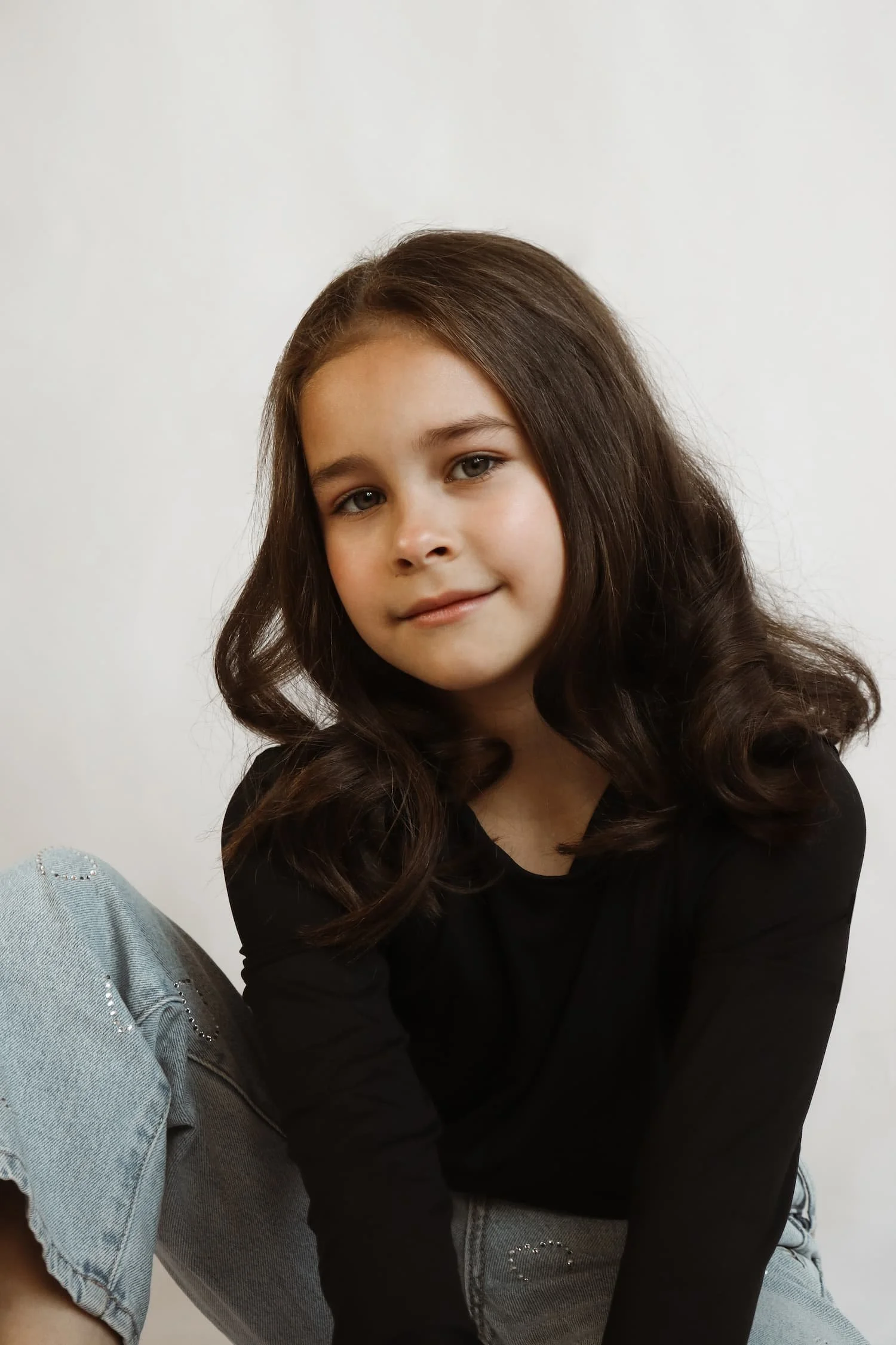 Natürliches Fineart-Kinderporträt eines Mädchens im Studio in Memmingen.