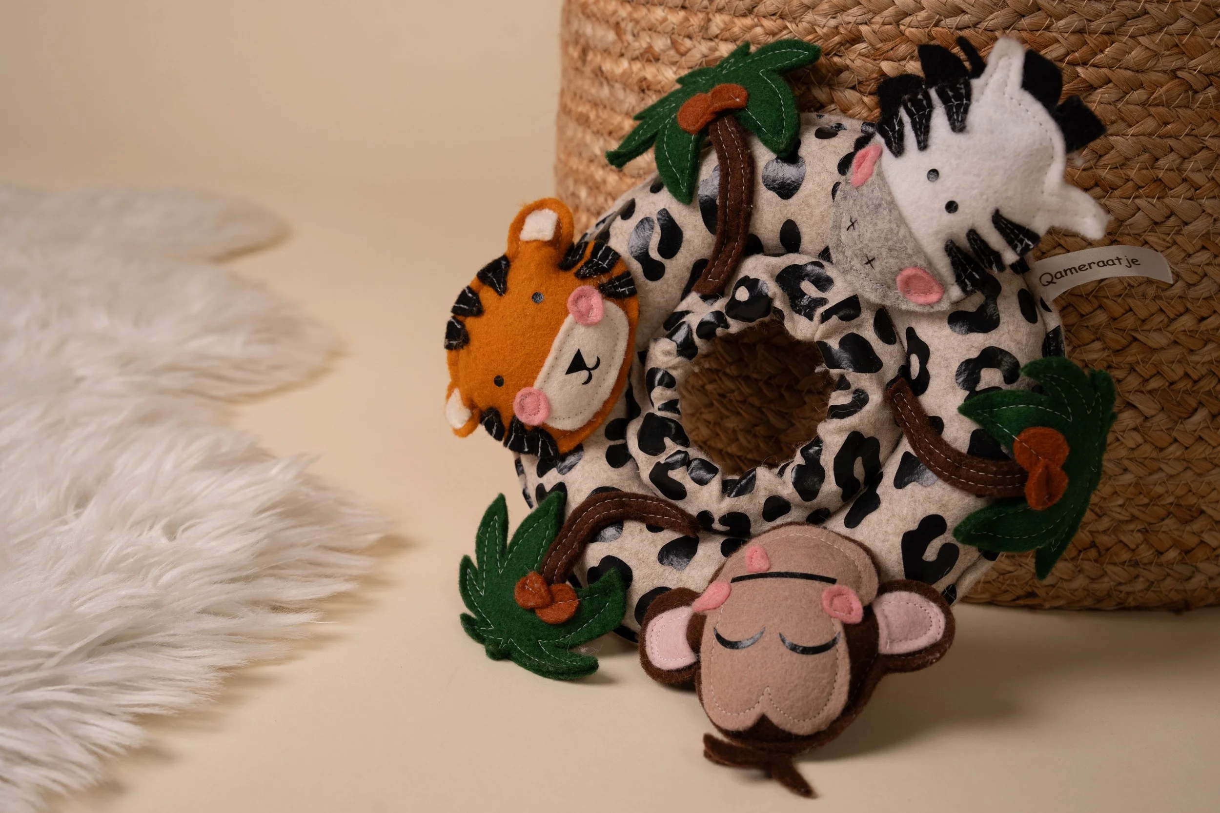 Speelse decoratie en props voor kinderfotografie en schoolfotografie bij DvM Photography.