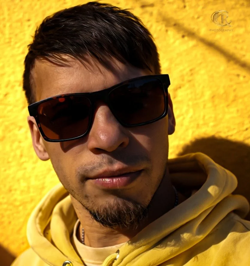 Cold 🌬️🏡☀️

Me 😎

#selﬁe #photographer #yellow