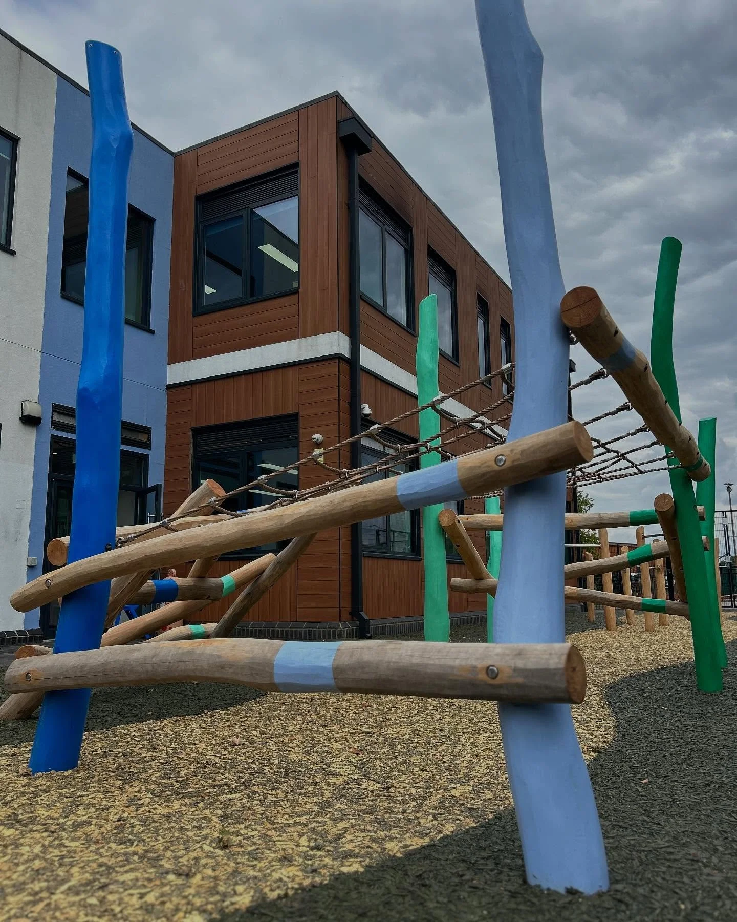 🟦🟪 Painting the poles with colour helps children with autism identify the routes through. We designed this Pole Jungle for ages 12-18 and School Council chose the paint colours. The Rise School, Feltham. @ambitiousaboutautism #autism #adhd #autisma