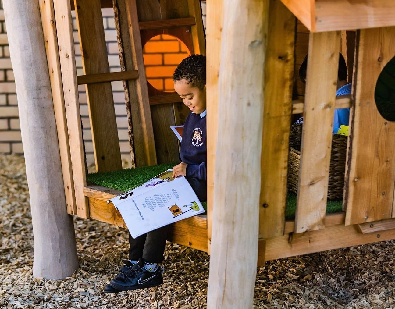 Our Reading Dens provide the perfect space to enjoy a book or a quiet moment. 📚📚 #readingtime #storytime #literacy #learningoutdoors