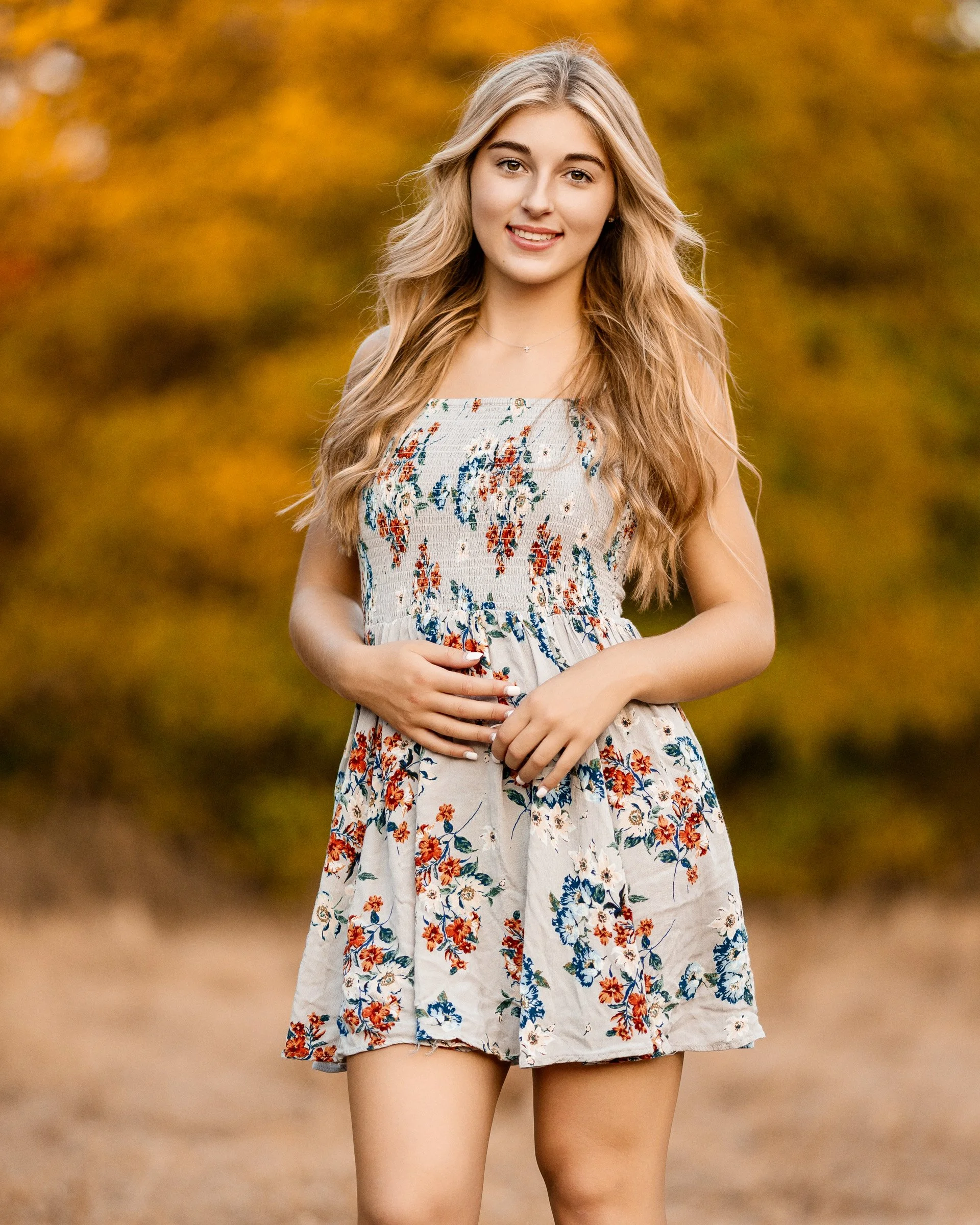 Casual outfit example for senior portrait photography session in Dallas Texas lifestyle senior photoshoot