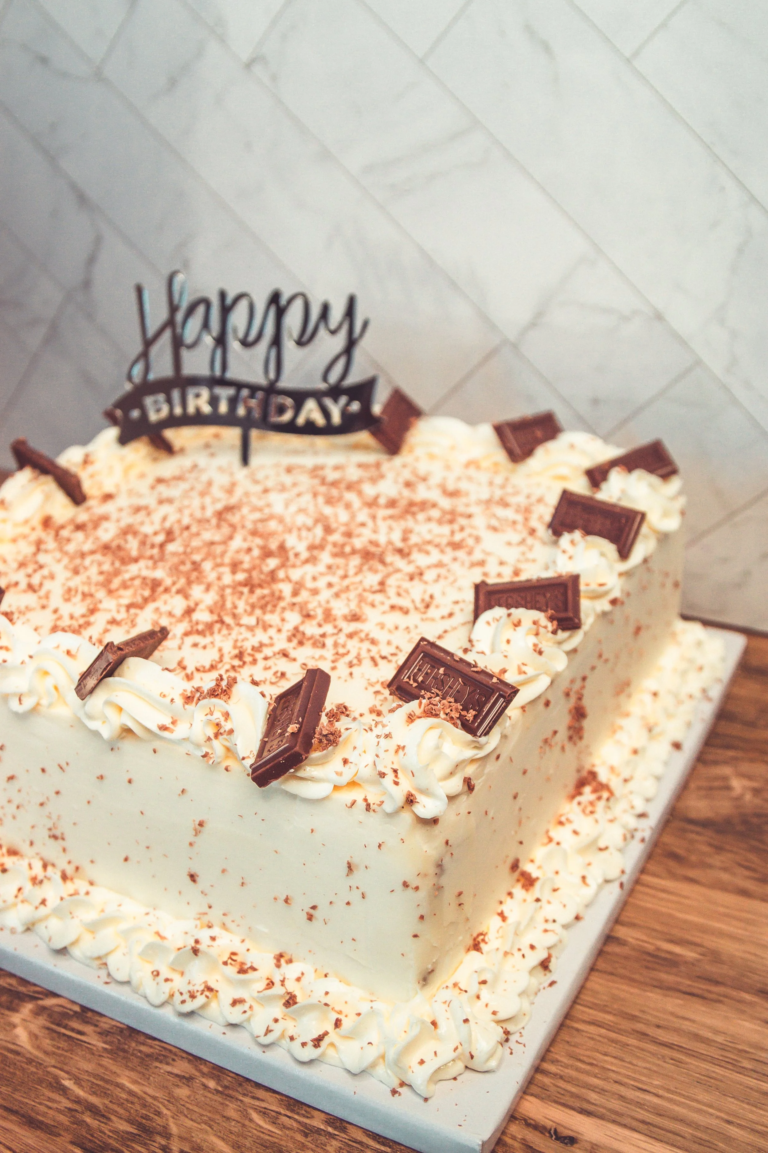 Vanilla square 10in cake with chocolate 