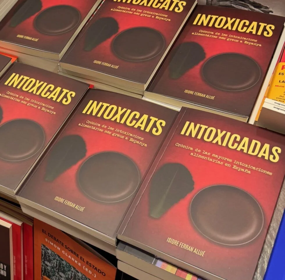 Presentación del libro INTOXICADAS (castellano) INTOXICATS (catalán) en el Colegio de Veterinarios de Barcelona