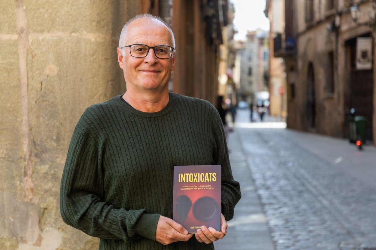 Isidre Ferran presentant INTOXICATS a el 9 Nou