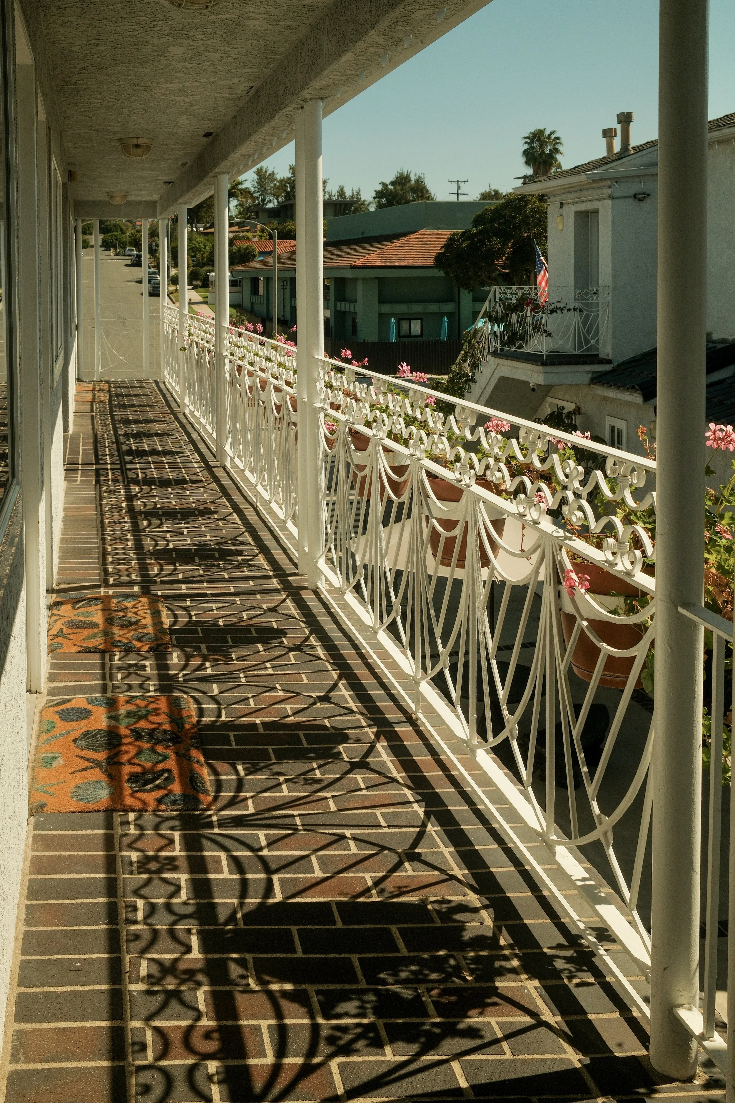 motel-walkway-shadow-pattern-santa-monica-california-gem-redford-4708.jpg