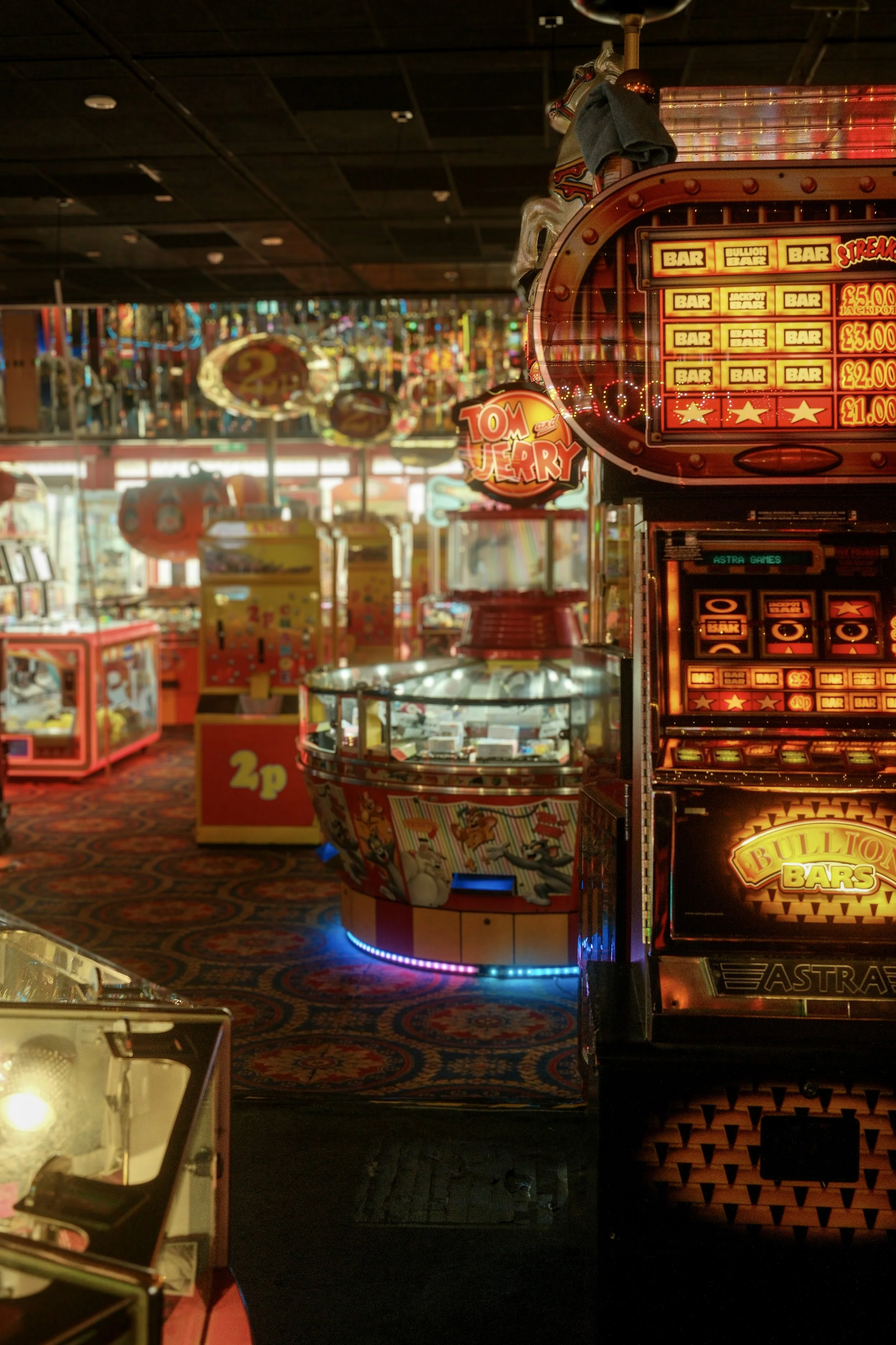 arcade-slot-machines-neon-lights-scarborough-photography.jpg