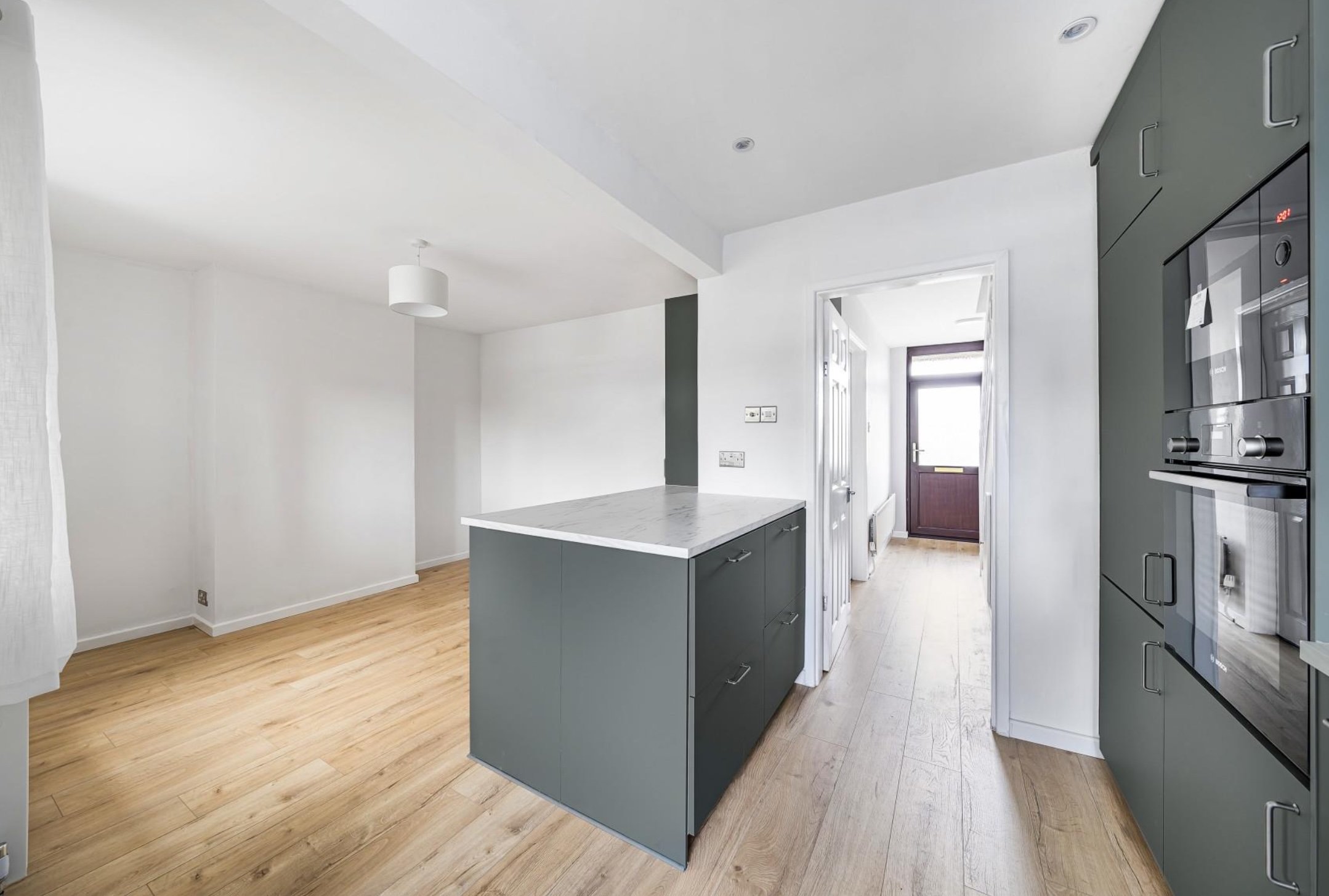 76CC Kitchen 2.jpg