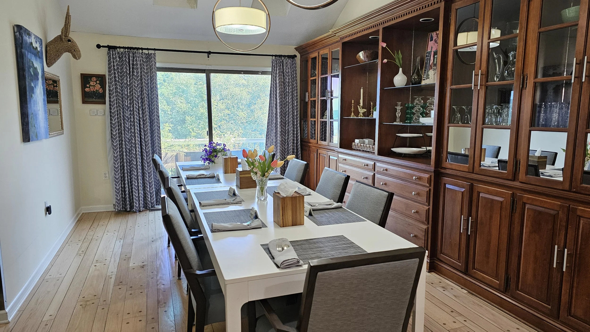 Broad-Creek-Manor-Assisted-Living-Dining1.jpg
