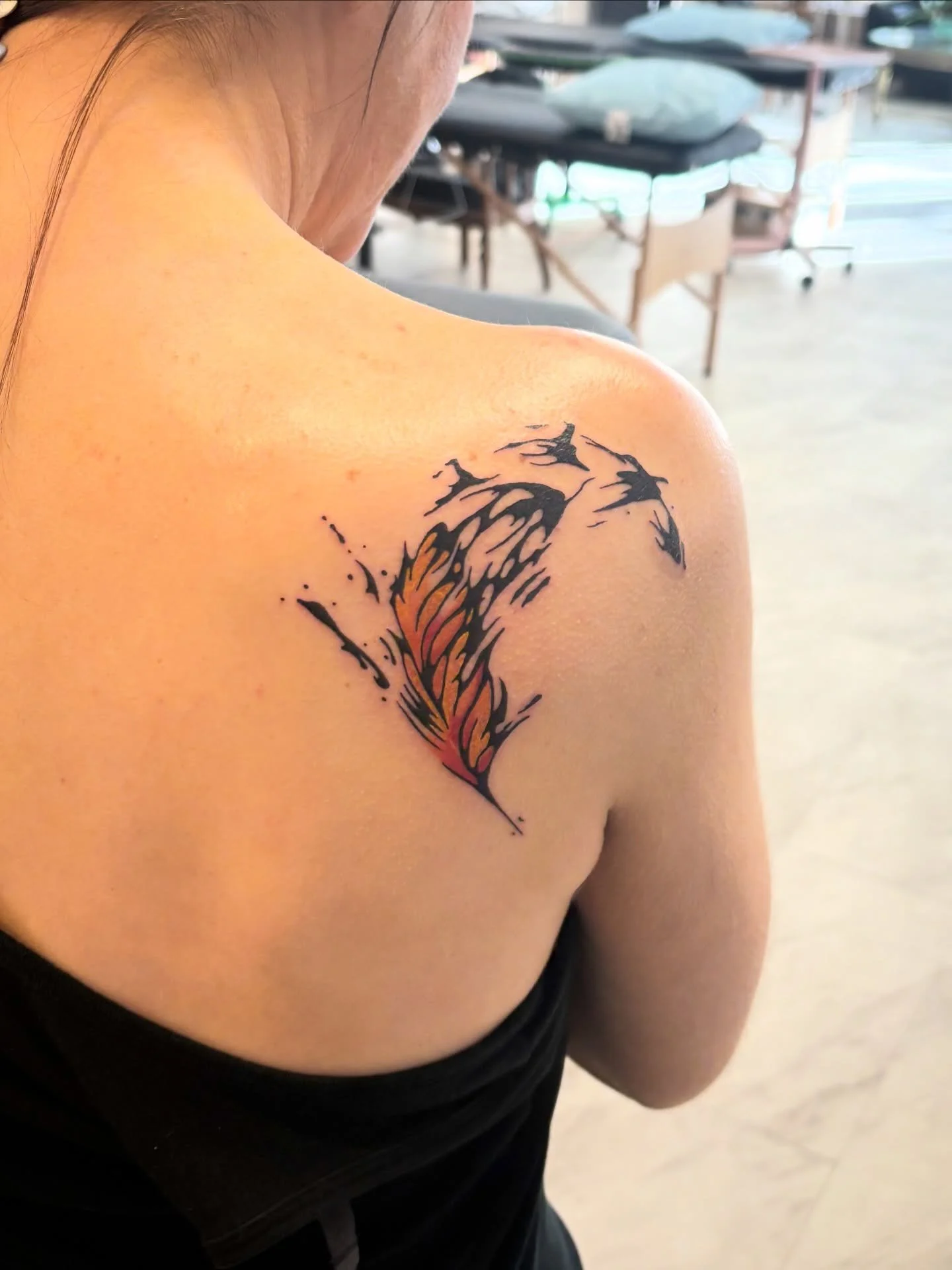 Feather by @artwork.cassie.tattoos ✨ Cassie has more designs in her signature paint splatter style available for booking! DM her for info 🫶🏻