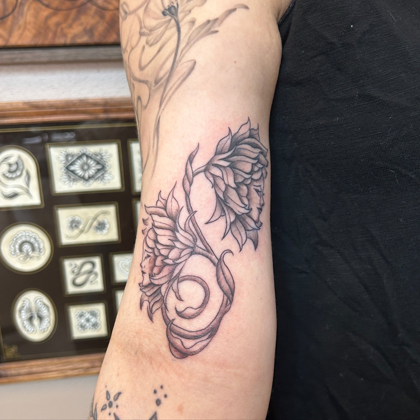 Some lovely lady face flowers from @kimmesmallzz predrawns