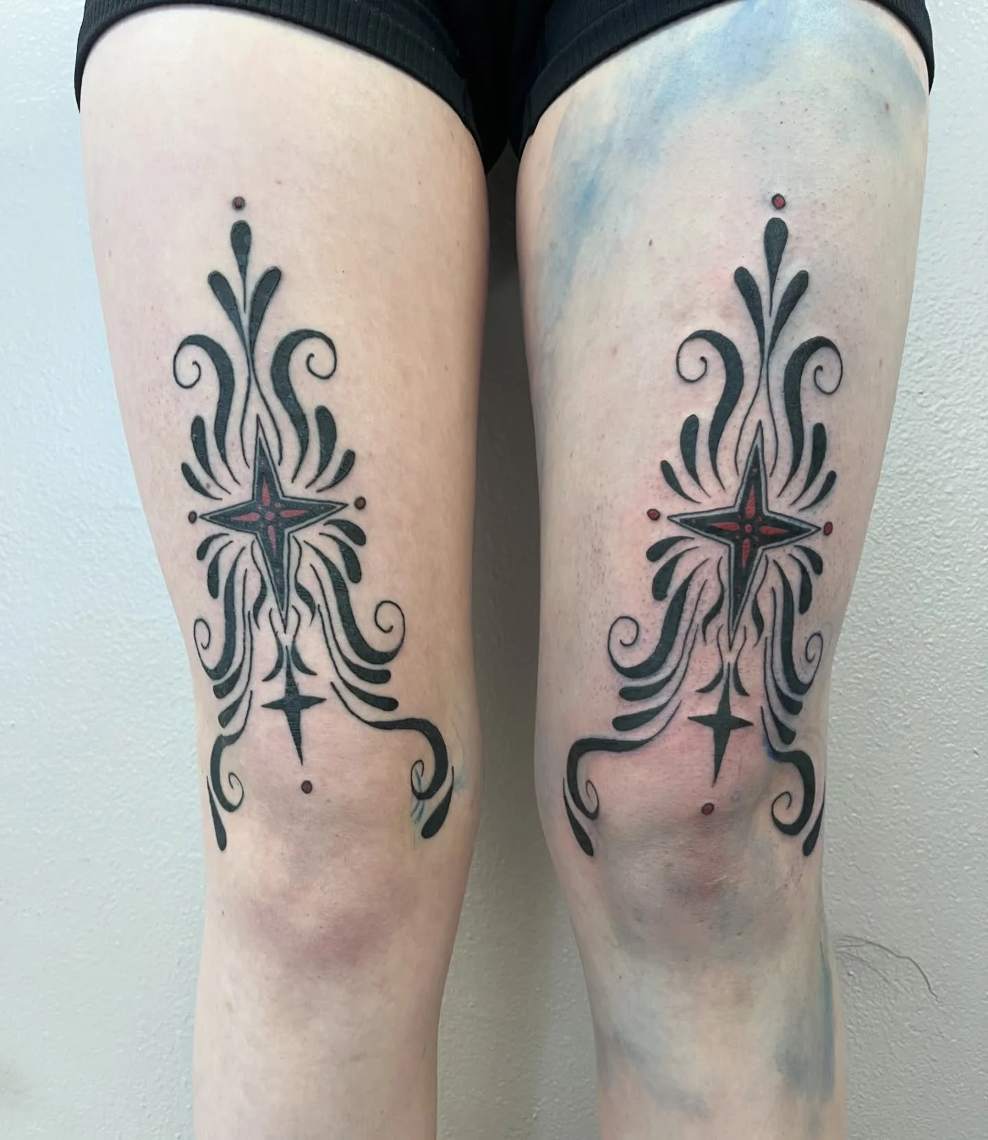 Thigh ornaments by @laylaasart . Left mid heal, right fresh